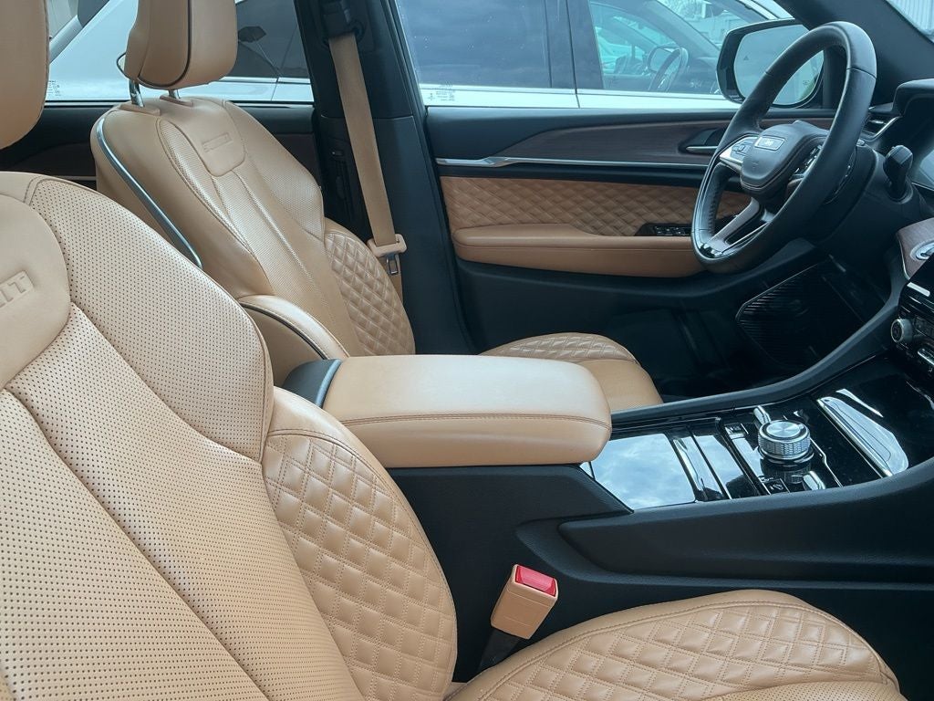 2022 Jeep Grand Cherokee Summit