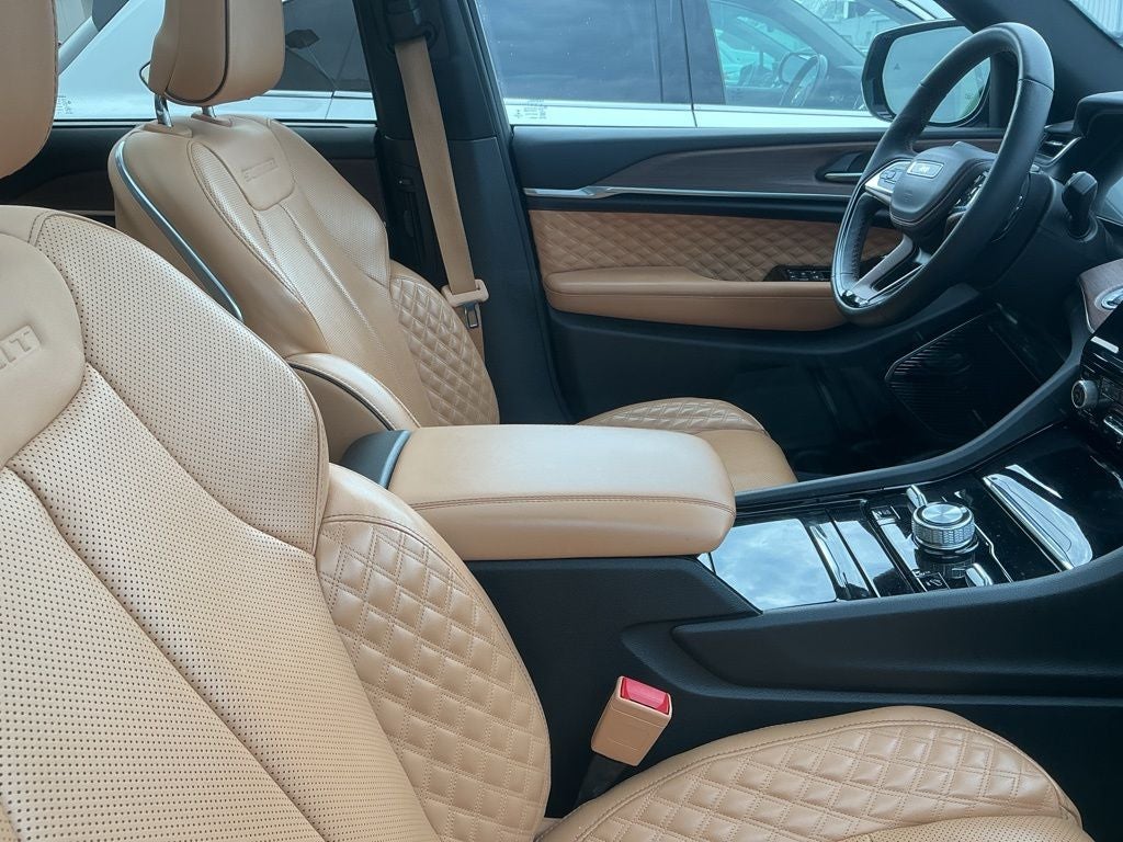 2022 Jeep Grand Cherokee Summit