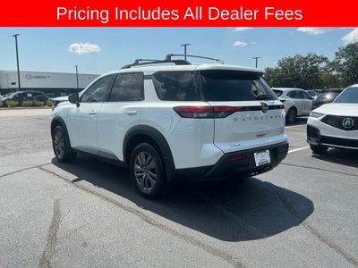 2025 Nissan Pathfinder SV