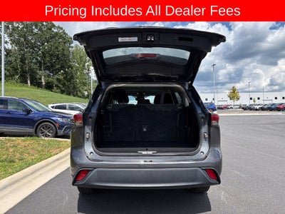 2022 Toyota Highlander LE
