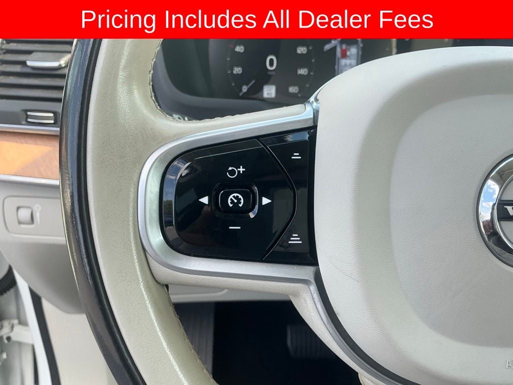 2022 Volvo XC90 T6 Momentum