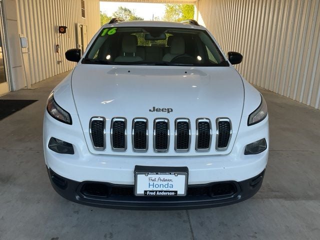2016 Jeep Cherokee Sport