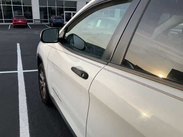 2016 Jeep Cherokee Sport