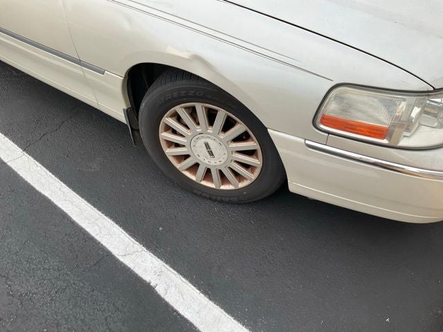 2005 Lincoln Town Car Signature