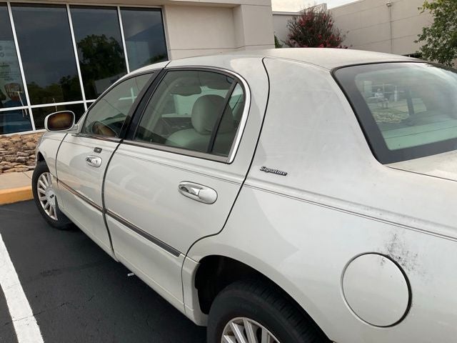 2005 Lincoln Town Car Signature