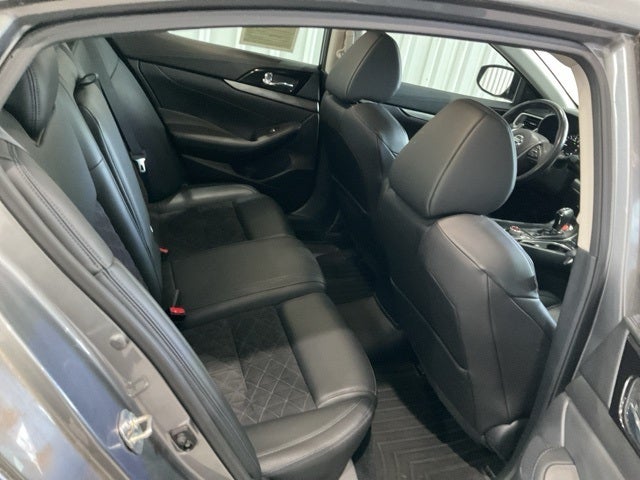 2017 Nissan Maxima SR