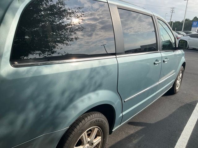 2010 Chrysler Town & Country Touring