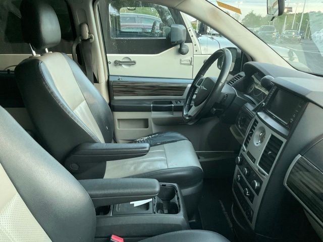 2010 Chrysler Town & Country Touring