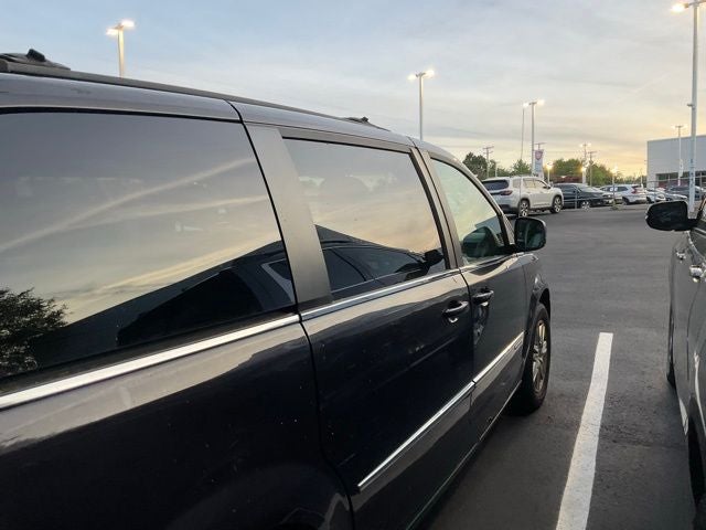 2010 Chrysler Town & Country Touring