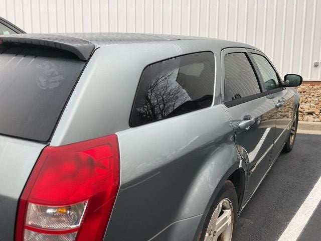 2006 Dodge Magnum Base