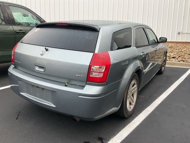 2006 Dodge Magnum Base