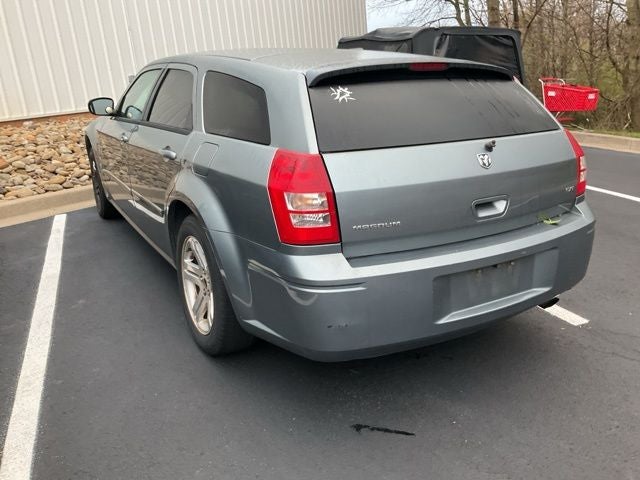 2006 Dodge Magnum Base