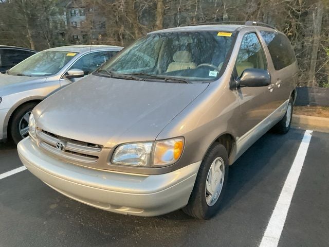 1998 Toyota Sienna LE