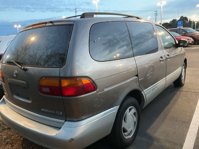 1998 Toyota Sienna LE