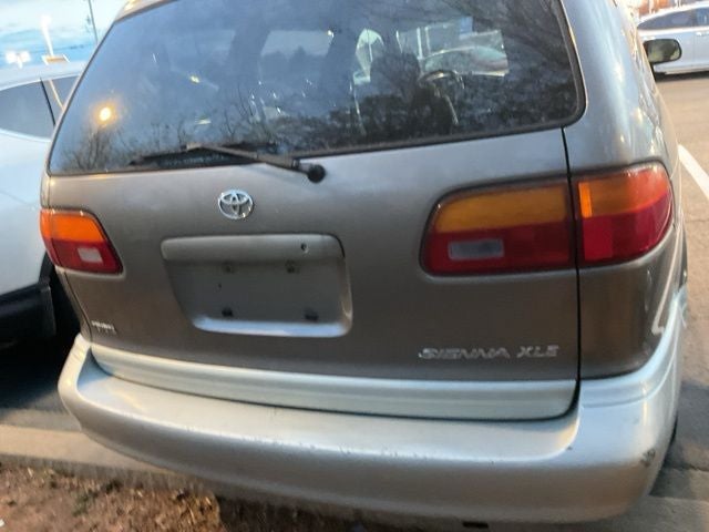 1998 Toyota Sienna LE