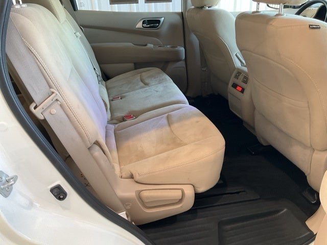 2016 Nissan Pathfinder SV