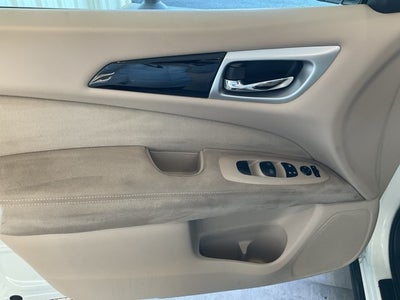 2016 Nissan Pathfinder SV