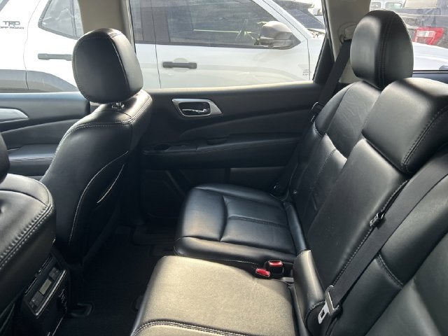 2017 Nissan Pathfinder SL