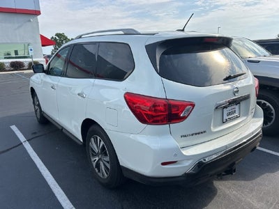 2017 Nissan Pathfinder SL