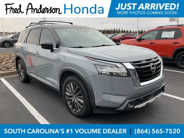 2022 Nissan Pathfinder SL