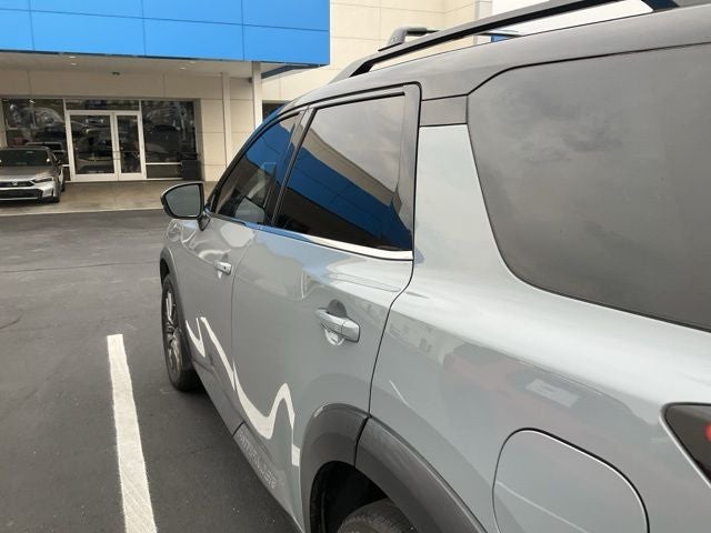 2022 Nissan Pathfinder SL