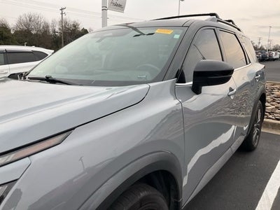 2022 Nissan Pathfinder SL