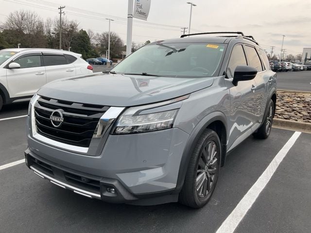 2022 Nissan Pathfinder SL