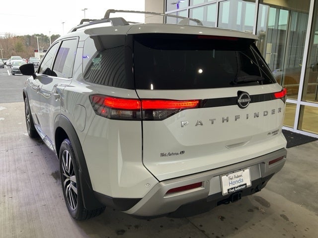 2025 Nissan Pathfinder Platinum