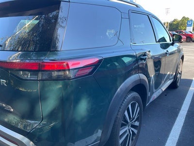 2023 Nissan Pathfinder Platinum