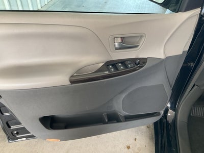 2017 Toyota Sienna XLE 7 Passenger