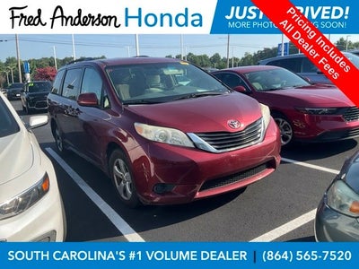 2013 Toyota Sienna LE 8 Passenger