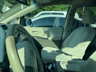 2013 Toyota Sienna LE 8 Passenger