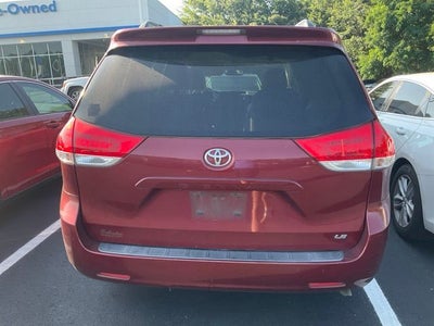 2013 Toyota Sienna LE 8 Passenger