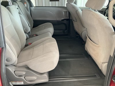 2019 Toyota Sienna LE 8 Passenger