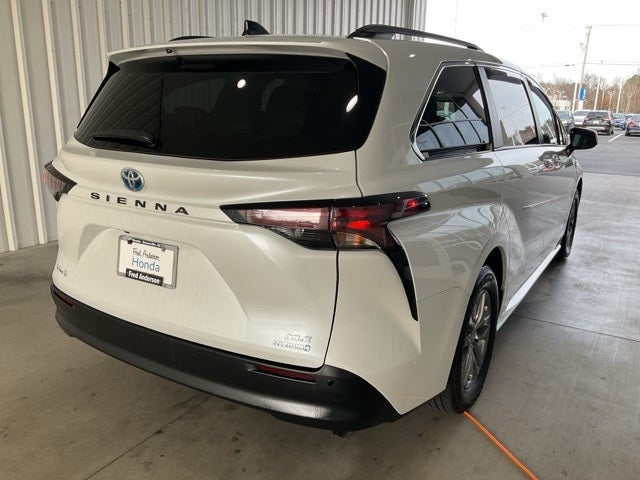 2024 Toyota Sienna XLE