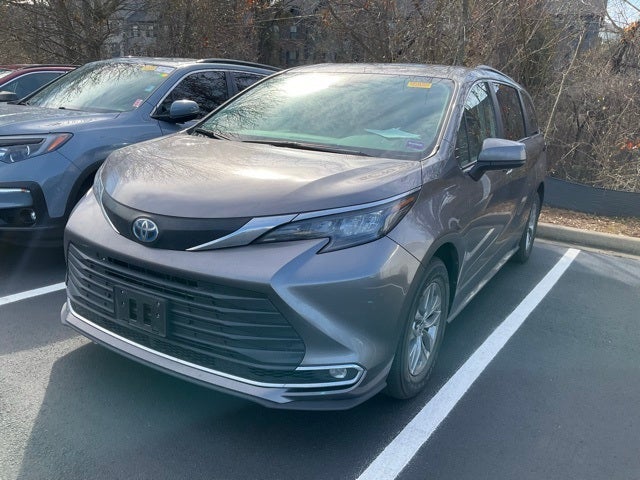 2024 Toyota Sienna XLE