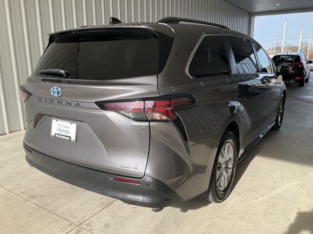 2024 Toyota Sienna XLE