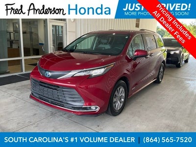 2021 Toyota Sienna XLE 8 Passenger