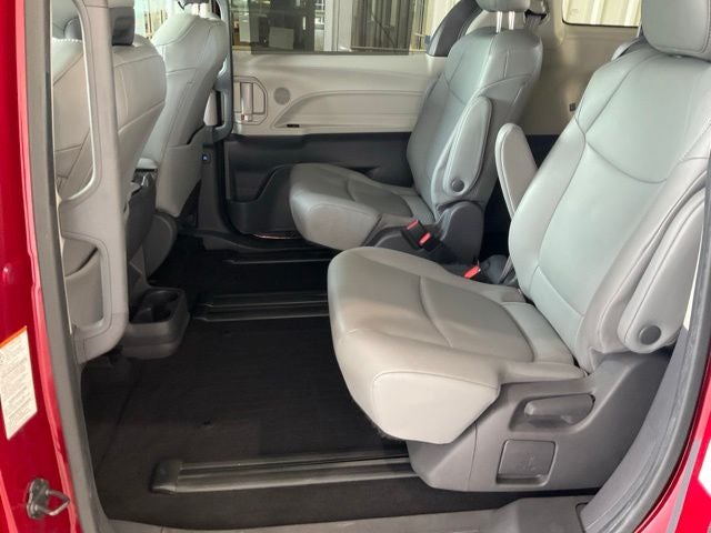 2021 Toyota Sienna XLE 8 Passenger