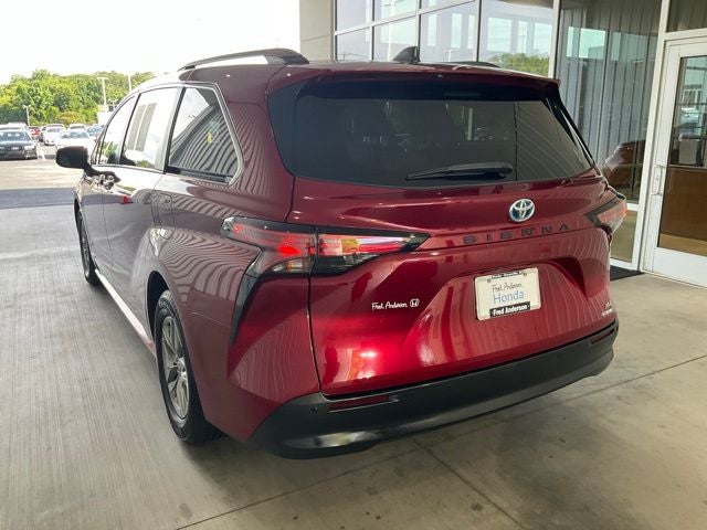 2021 Toyota Sienna XLE 8 Passenger
