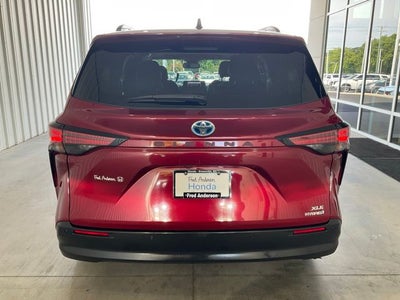 2021 Toyota Sienna XLE 8 Passenger