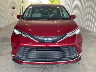 2021 Toyota Sienna XLE 8 Passenger