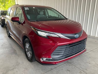 2021 Toyota Sienna XLE 8 Passenger