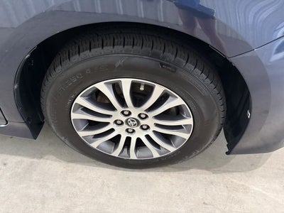 2018 Toyota Sienna XLE 8 Passenger