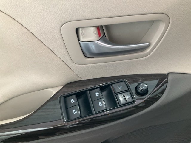 2017 Toyota Sienna L 7 Passenger
