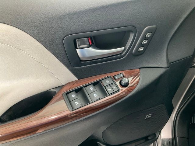 2020 Toyota Sienna Limited Premium 7 Passenger