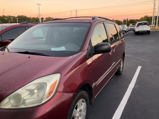 2004 Toyota Sienna Base
