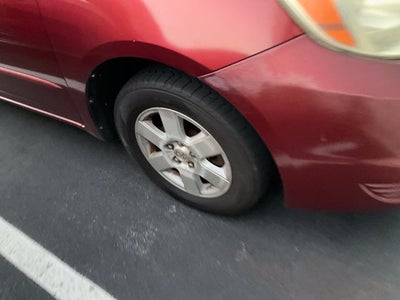 2004 Toyota Sienna Base