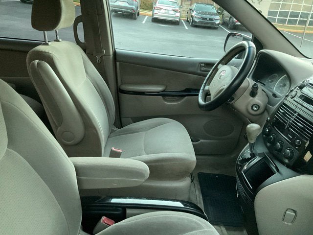 2004 Toyota Sienna Base