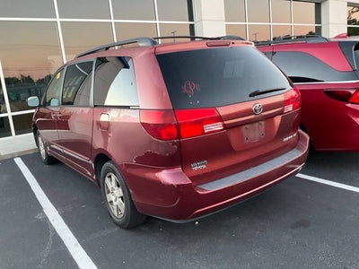2004 Toyota Sienna Base